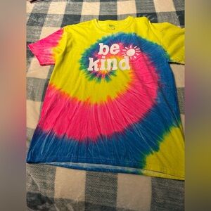 Sunshine sisters size small, be kind shirt
